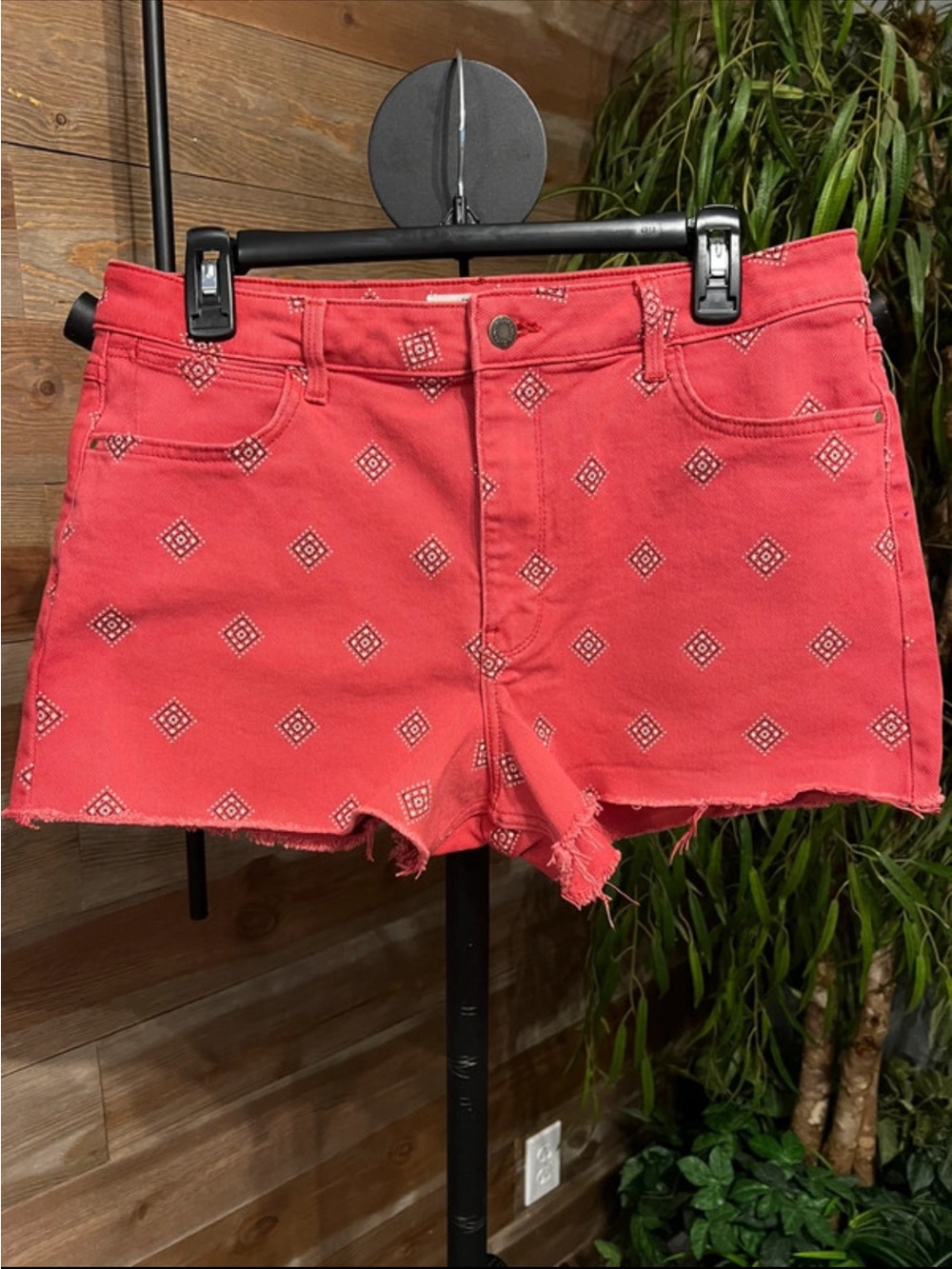 Wrangler bandana print denim red shorts. 12